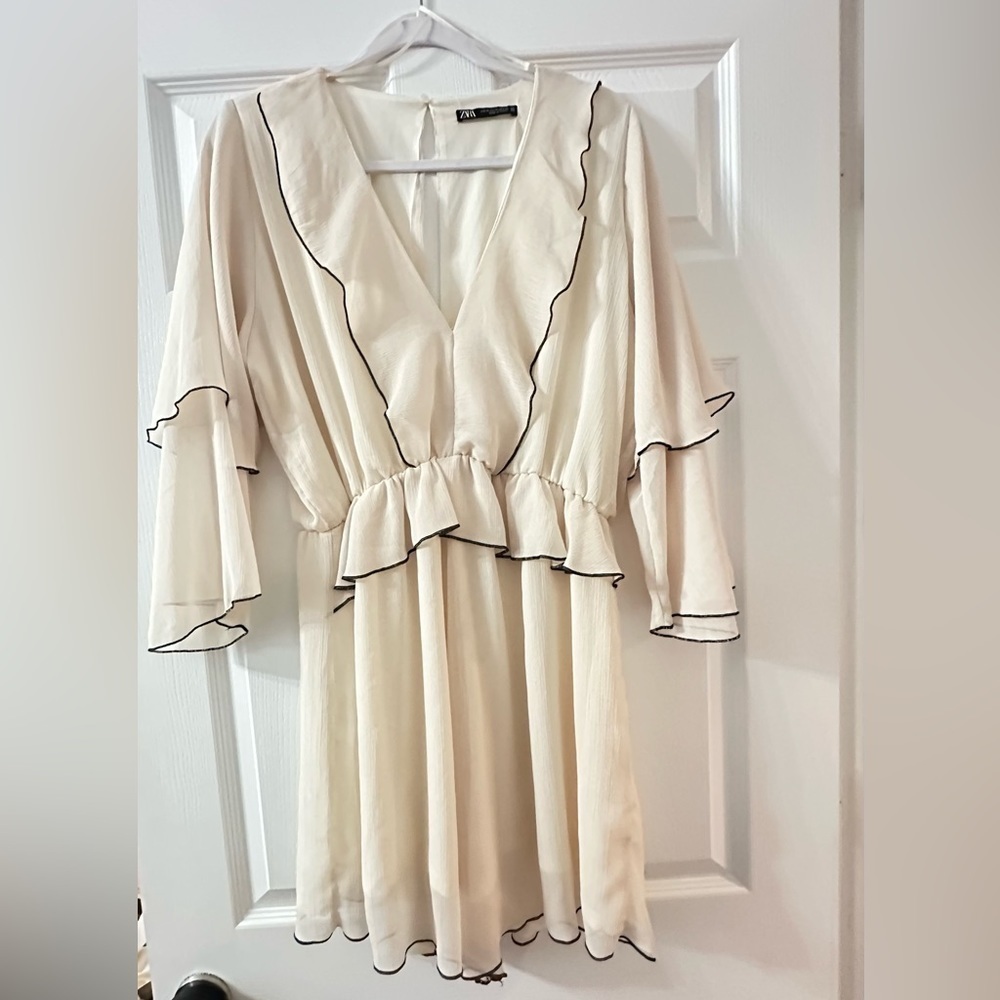 Zara contrast ruffled chic jumpsuit / romper XL - Picture 4 of 5